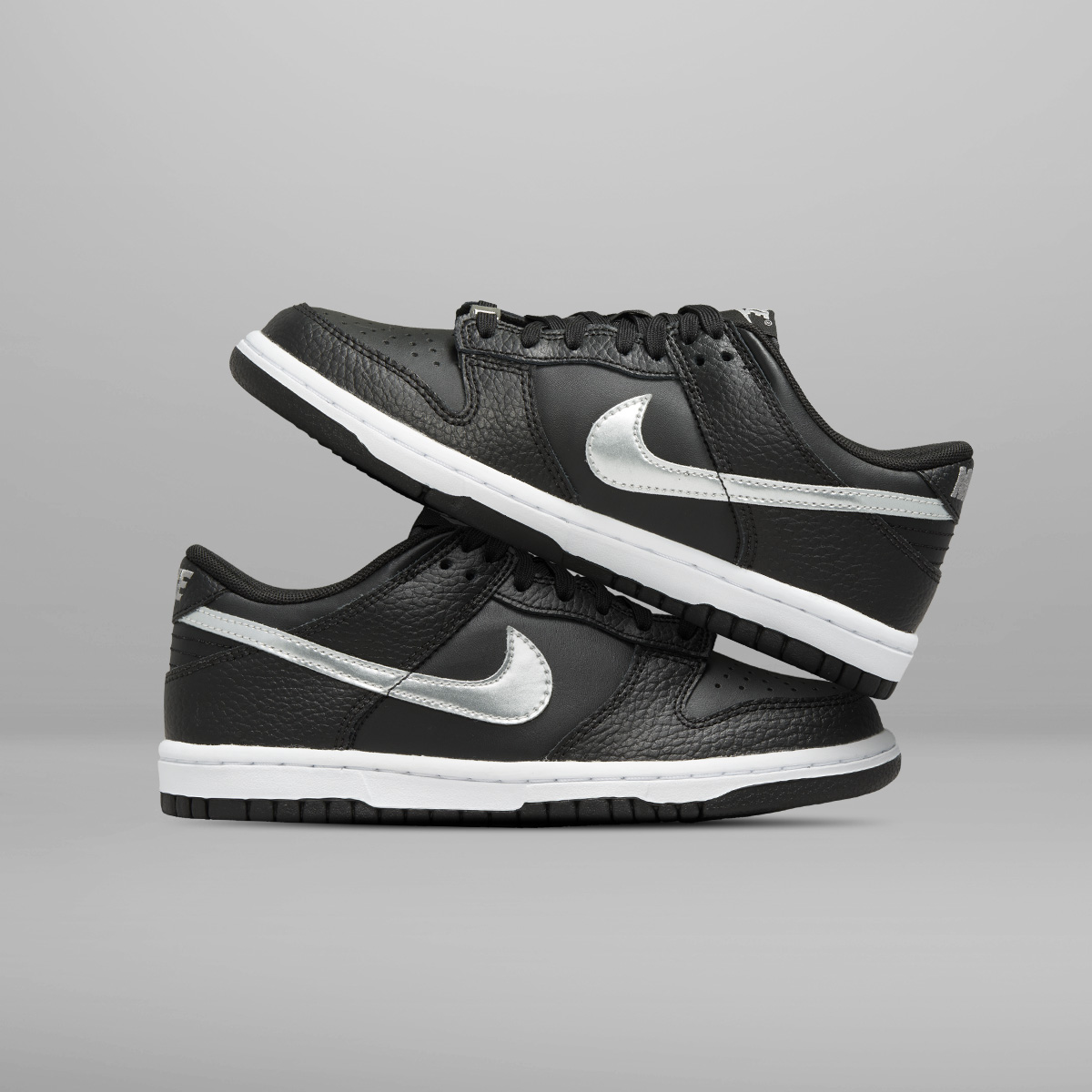 Nike Dunk Low Spurs, alternate social frame
